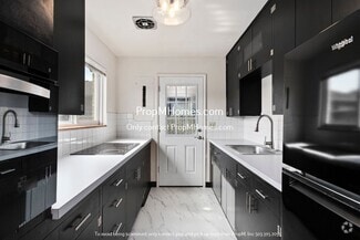 Building Photo - Deposit Special - Cozy Two Bedroom in NE!