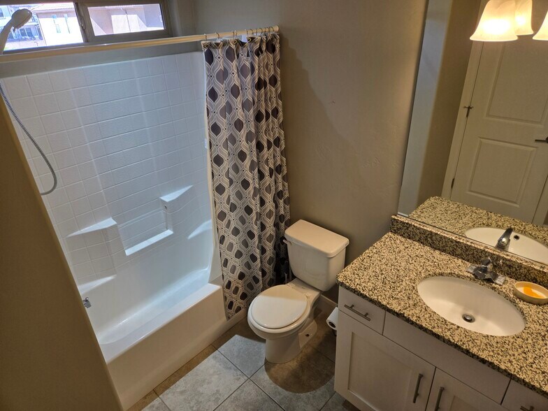 Building Photo - 4295 Bella Vista Dr