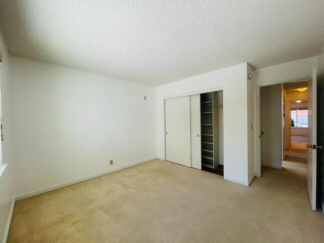 Building Photo - 1150 Stafford Dr