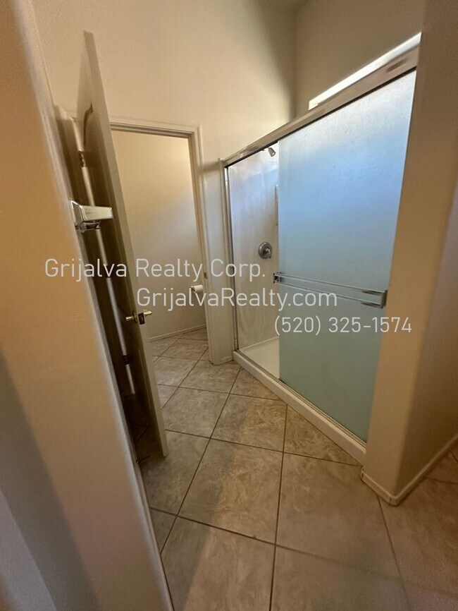 Building Photo - Beautiful 3 Bedroom, 2 Bath House for Rent (River/La Cholla)