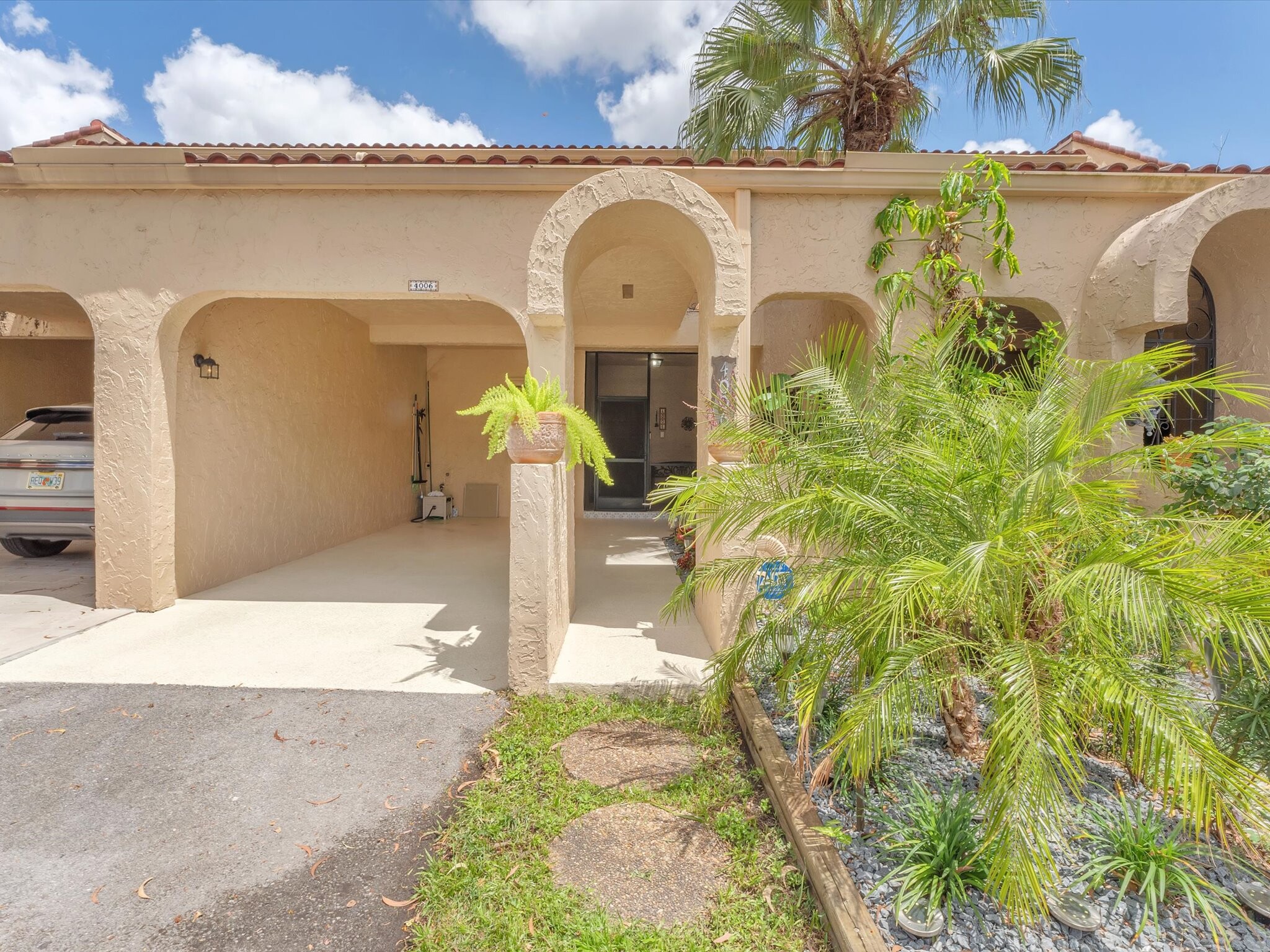 Building Photo - 4006 Estepona Ave