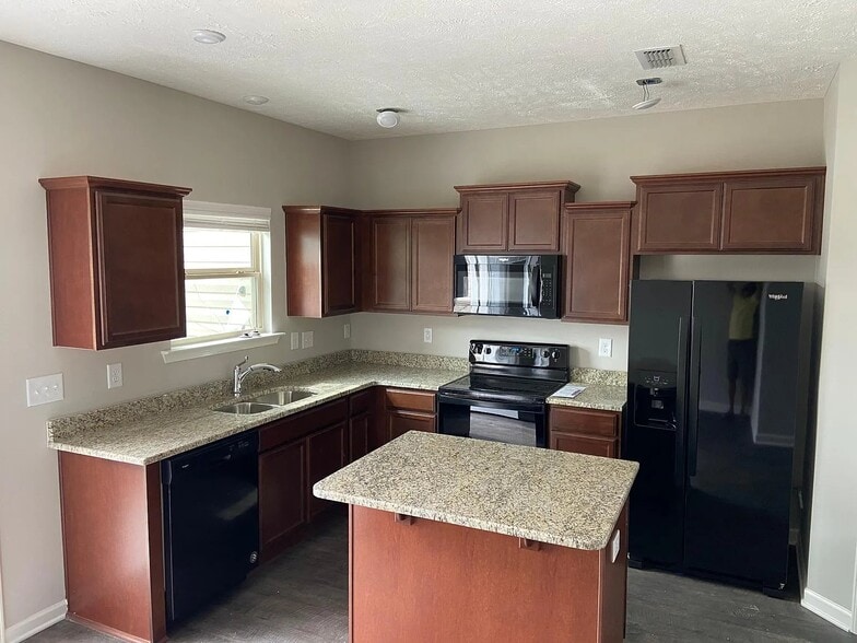 Building Photo - 4054 Saddlecreek Wy