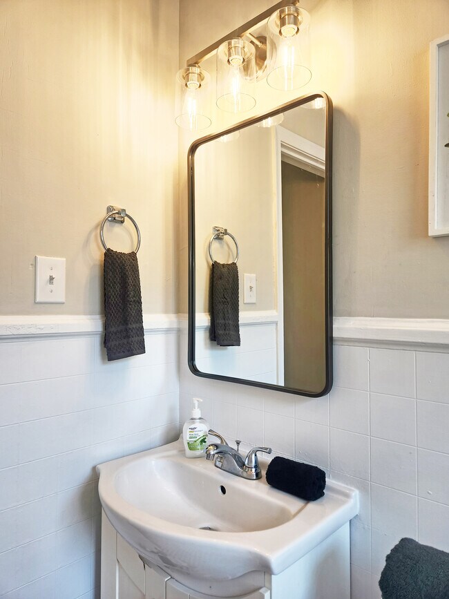 Building Photo - 3116 Camden Cir