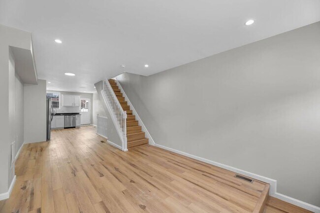 Building Photo - 126 S Highland Ave