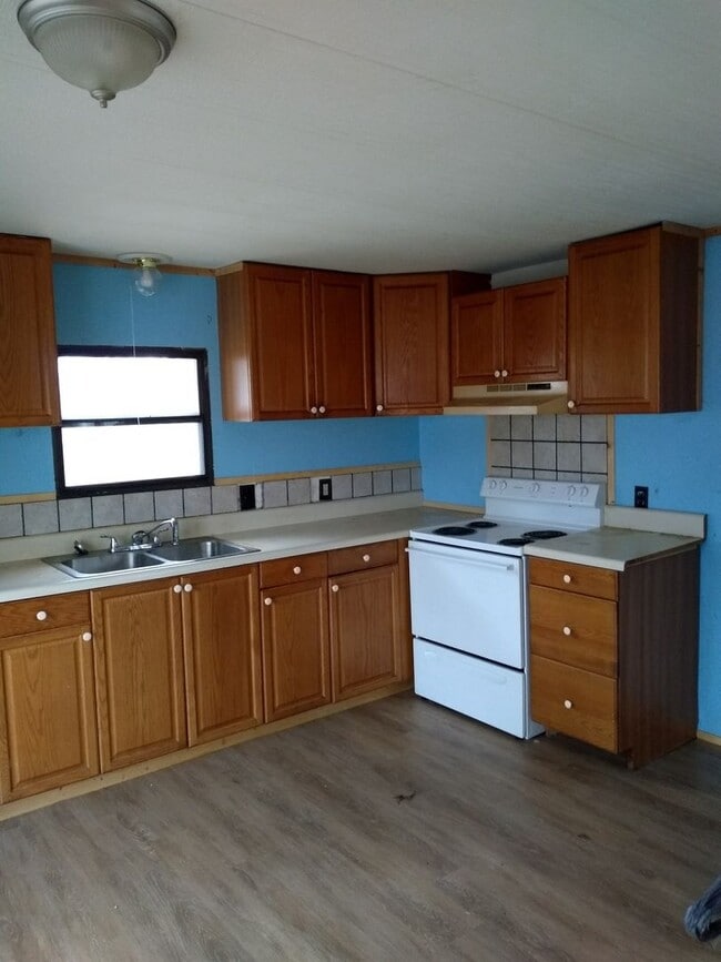 Building Photo - 2bd 1 bath move in ready