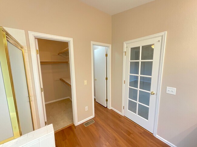Building Photo - 4 Bedroom Home Available Near Constitution...