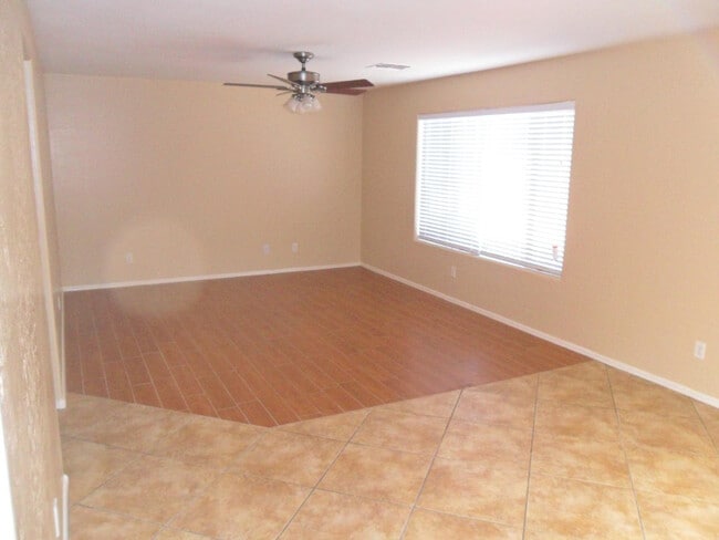 Building Photo - 25863 W Elizabeth Ave