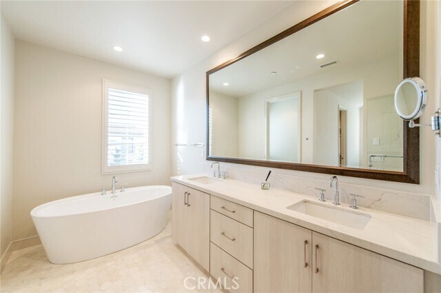 Building Photo - 111 Winnett