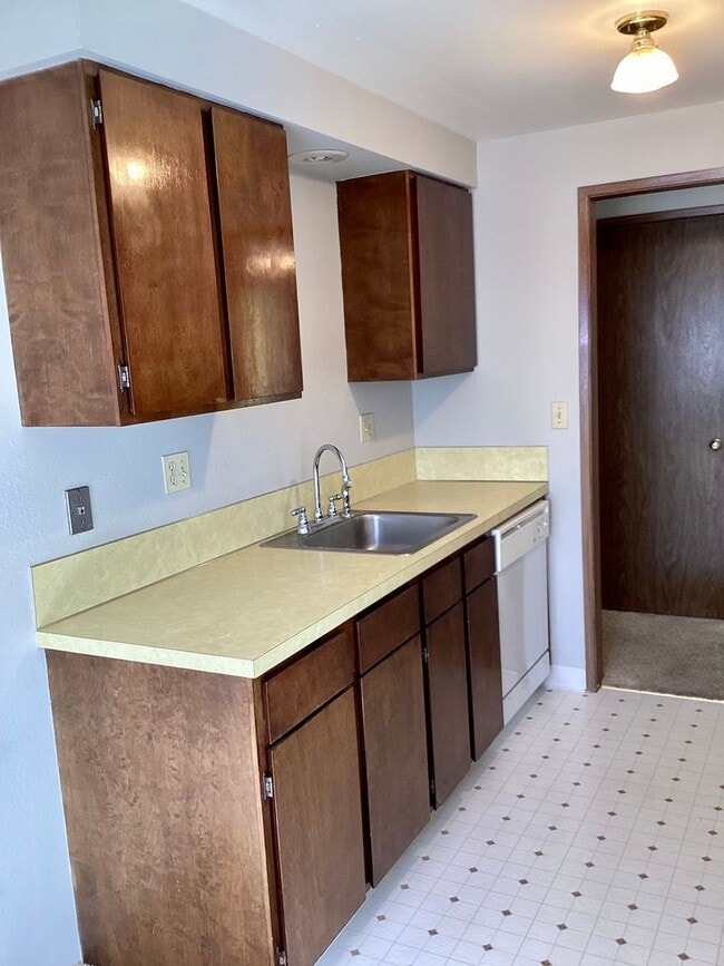 Building Photo - Cute 2 bed 1 bath apartment in nice neighborhood