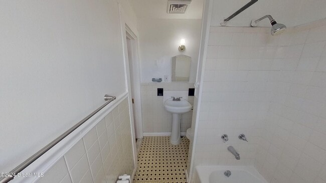 Building Photo - 469 Delaware Ave