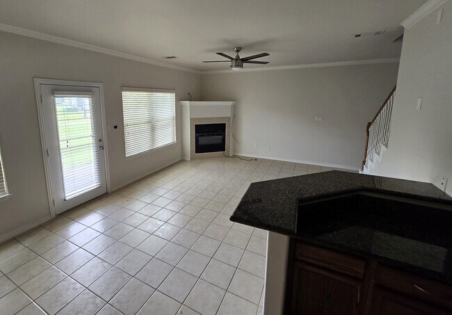 Building Photo - 16020 Fountainview Dr