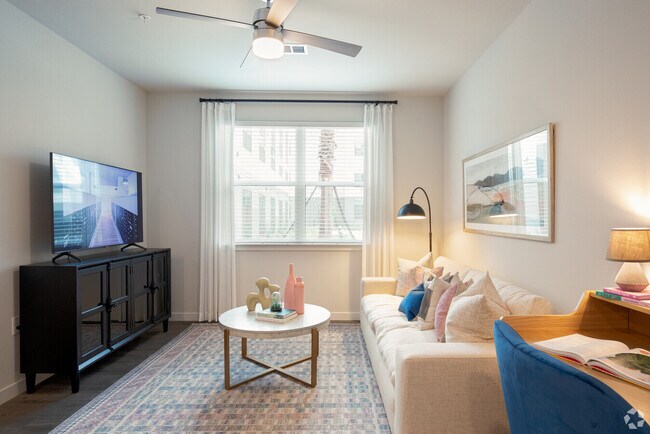 Building Photo - Special Offer: Reduced Rates & Free Rent!