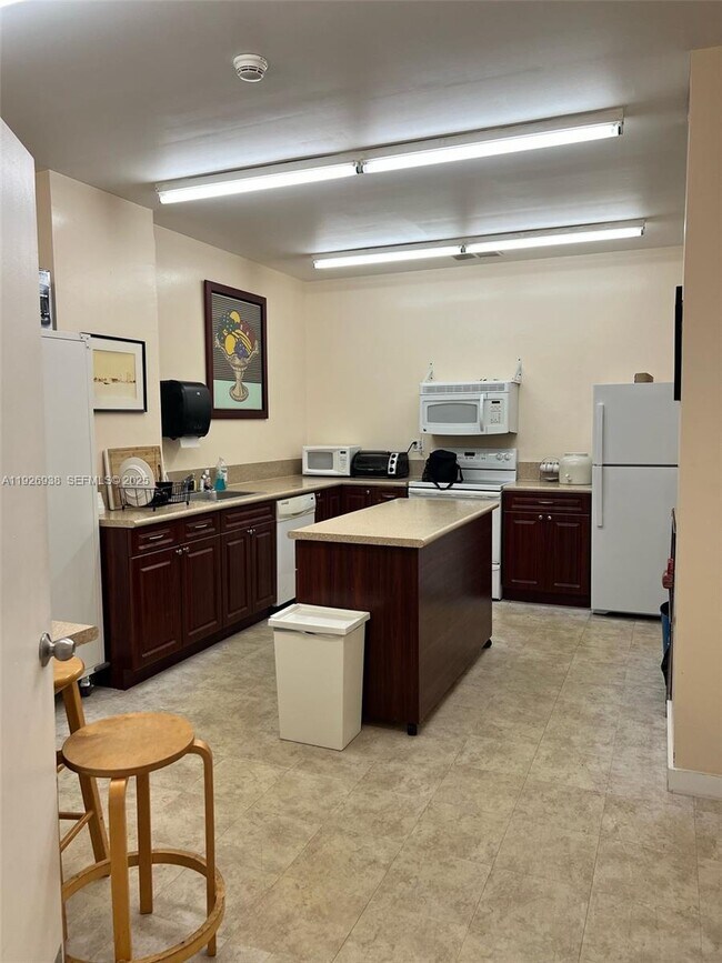 Building Photo - 11930 N Bayshore Dr