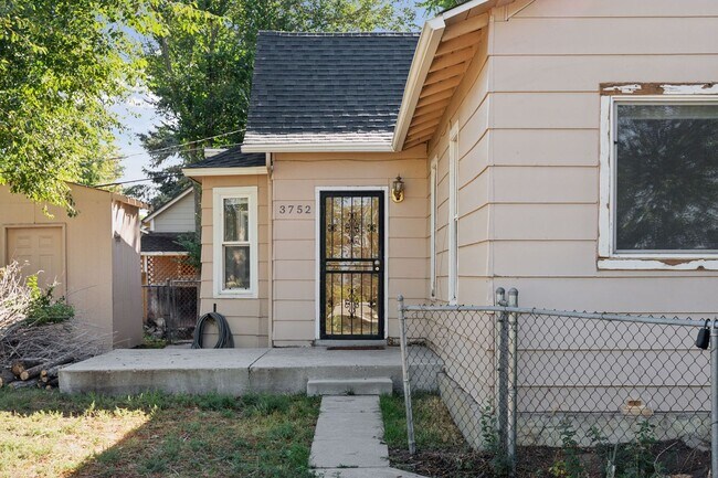 Building Photo - 3754 S Delaware St