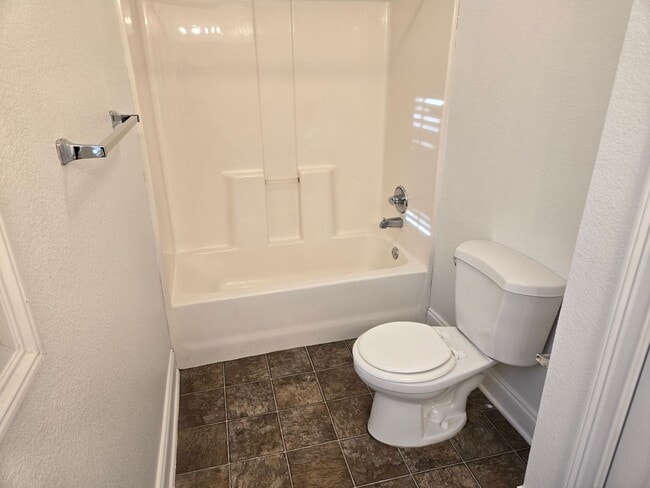 Building Photo - 802 W Longleaf Dr