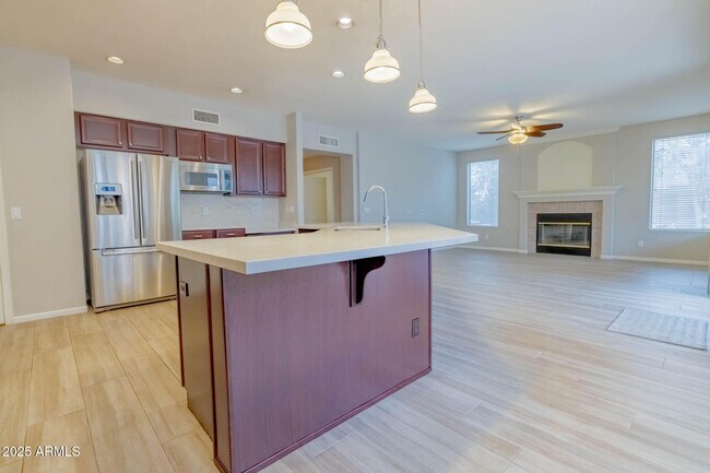 Building Photo - 1153 W Windhaven Ave