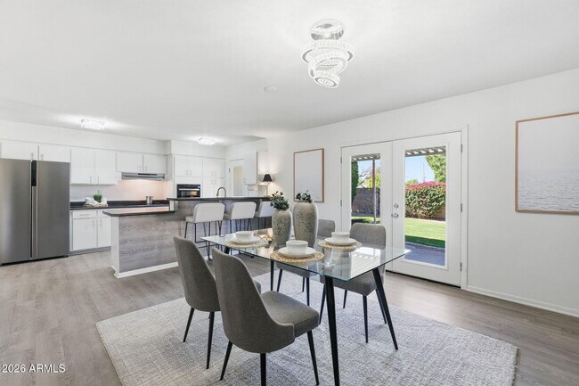 Building Photo - 2644 S Butte Ave