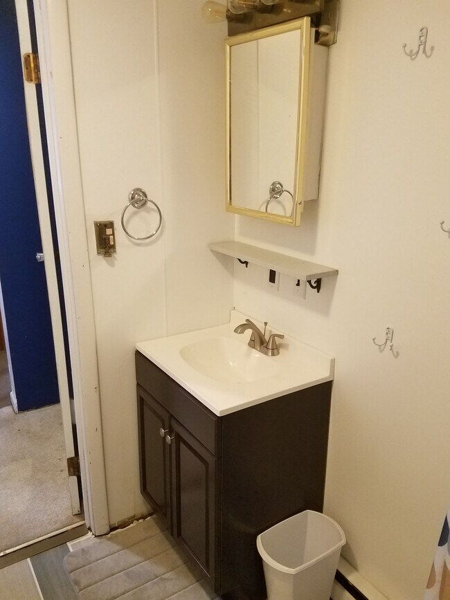 Building Photo - 118 Main St