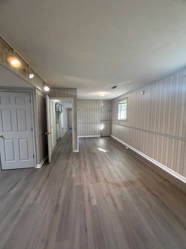 Building Photo - 2 Bedrooms House, Rockingham County
