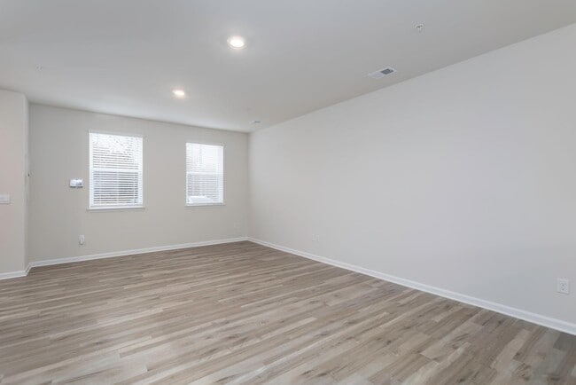 Building Photo - 128 JULIE Ln