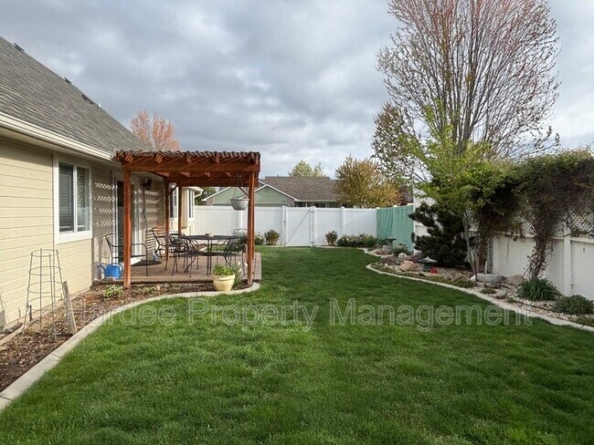 Building Photo - 3313 W Cherry Ln