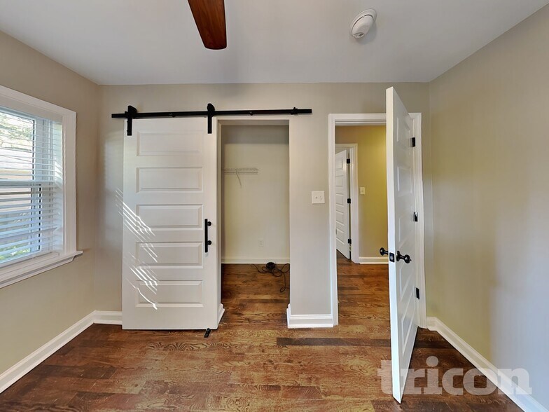 Building Photo - 2001 E Lake Dr