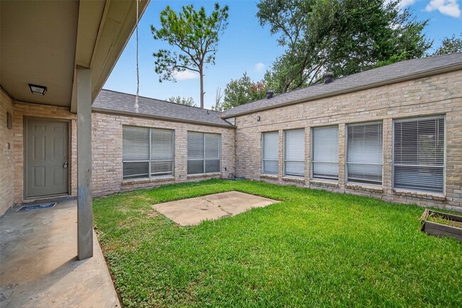 Building Photo - 10815 Shawnbrook Dr