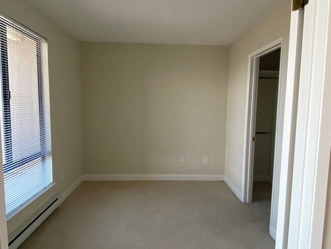 Building Photo - Studio Condo Available Now
