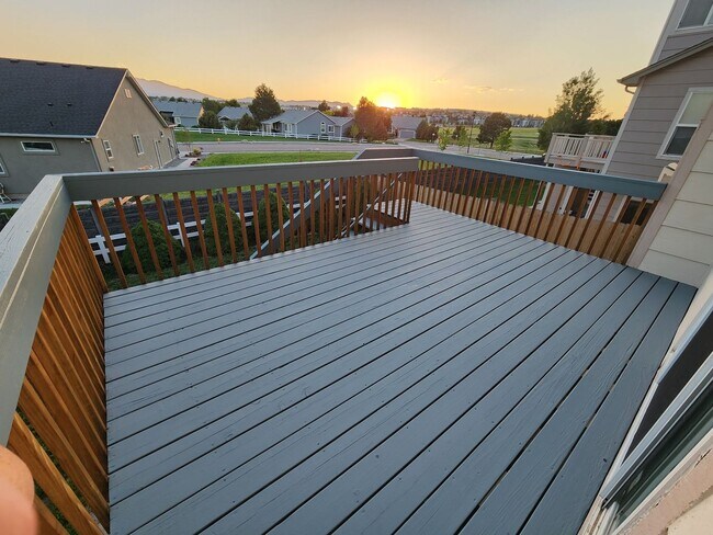 Building Photo - Stunning 2-Story 4 Bedroom Home With Finished Walk-Out Basement and Bonus Room