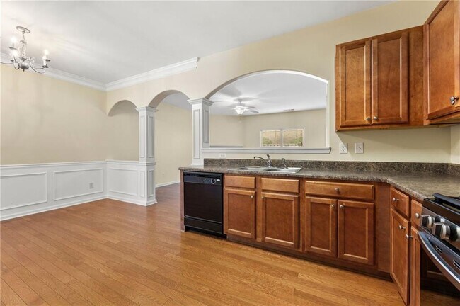Building Photo - 6210 Elmshorn Way