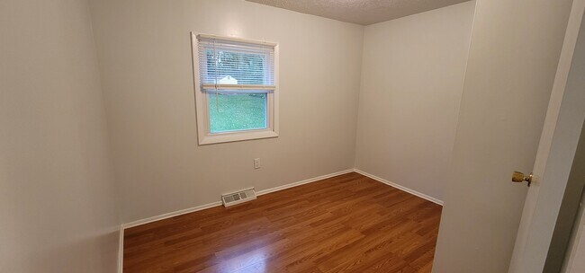 Building Photo - 281 Acre Ave