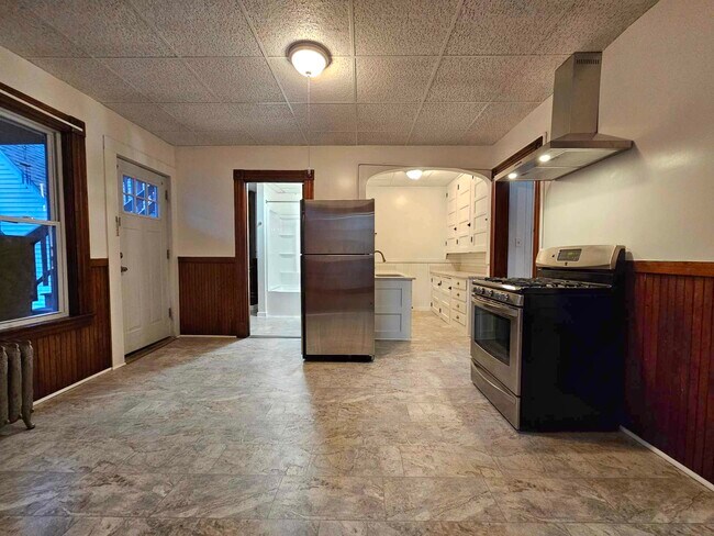 Stainless appliances - 489 Lincoln St