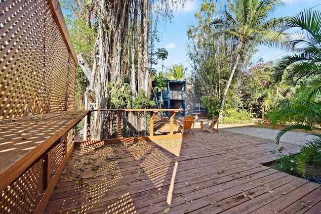 Building Photo - 310 Columbia Dr