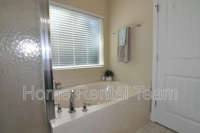 Building Photo - 156 Cottonham Ct