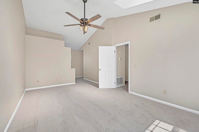 Building Photo - 605 N Donar Dr