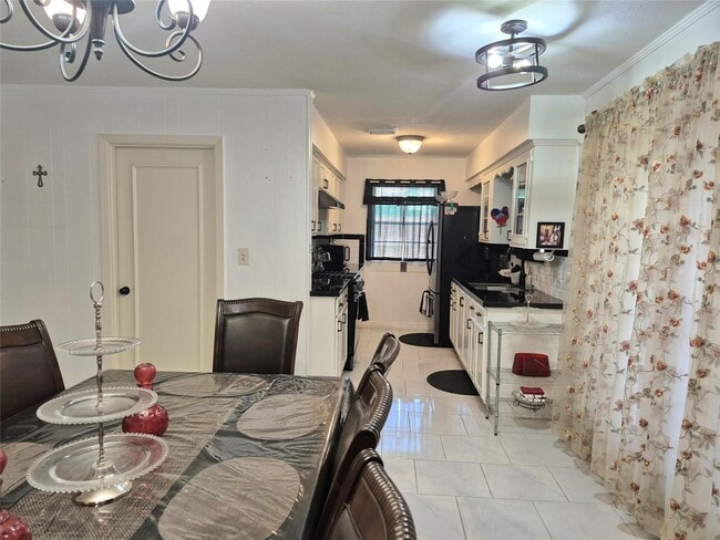 Building Photo - 854 Shawnee St