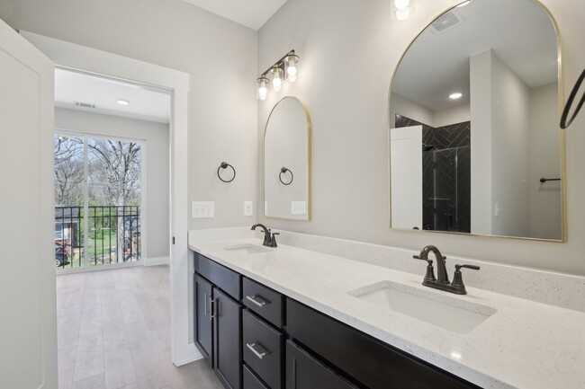 Building Photo - 341 Archwood Dr