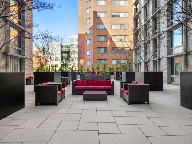 Building Photo - 950 25th St NW