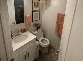 Bath 2 - 2019 N Sawyer Ave