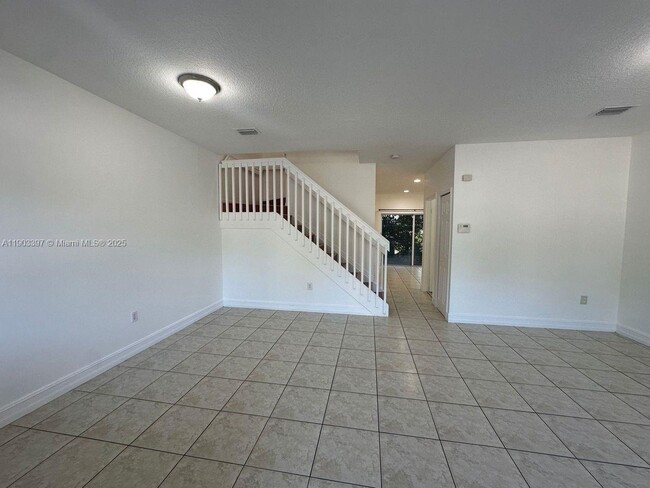 Building Photo - 1712 SE 31st Ct