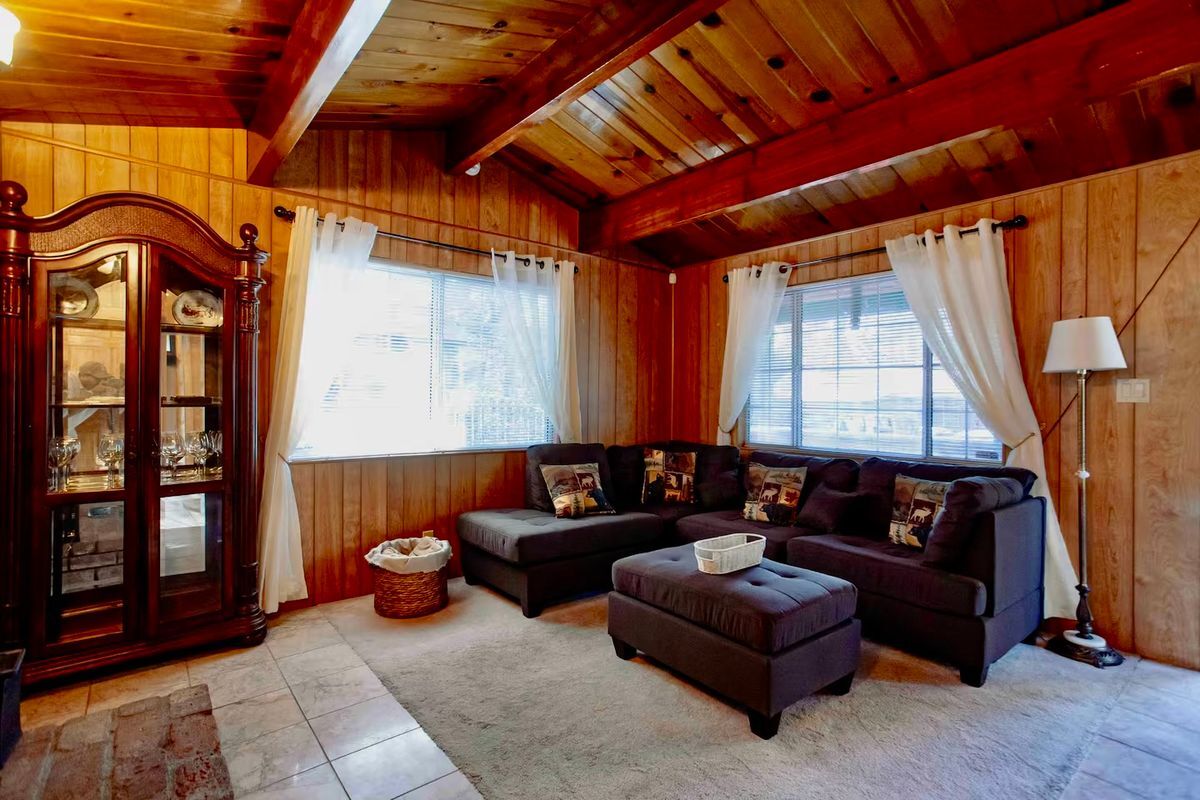 Building Photo - 336 W Sherwood