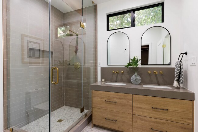 Building Photo - Stunning Echo Park house + Creative Space/...