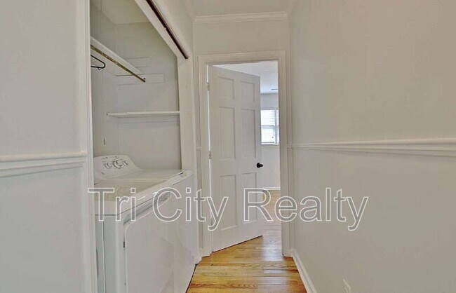 Building Photo - 115 Church Aly