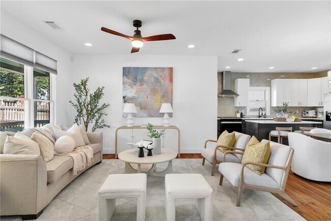 Building Photo - 976 Dunning St SE