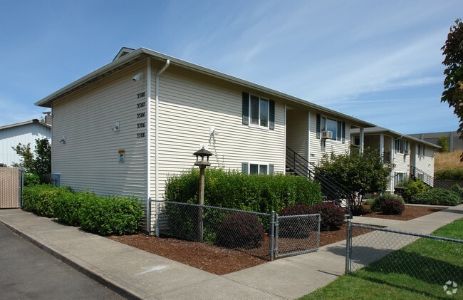 Primary Photo - 3500-3508 Hawthorne Ave NE