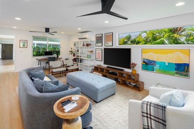 Building Photo - Renovated Kahala Retreat: 3-Bed Home + Stu...