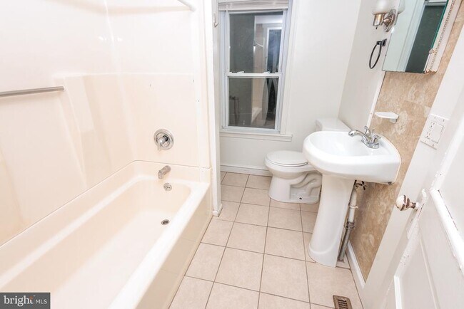 Building Photo - 132 State St