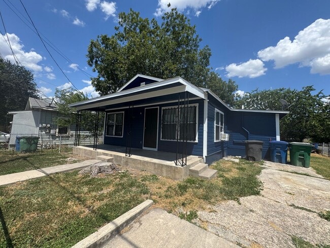 Building Photo - Super nice 2 Bedroom 1 Bath