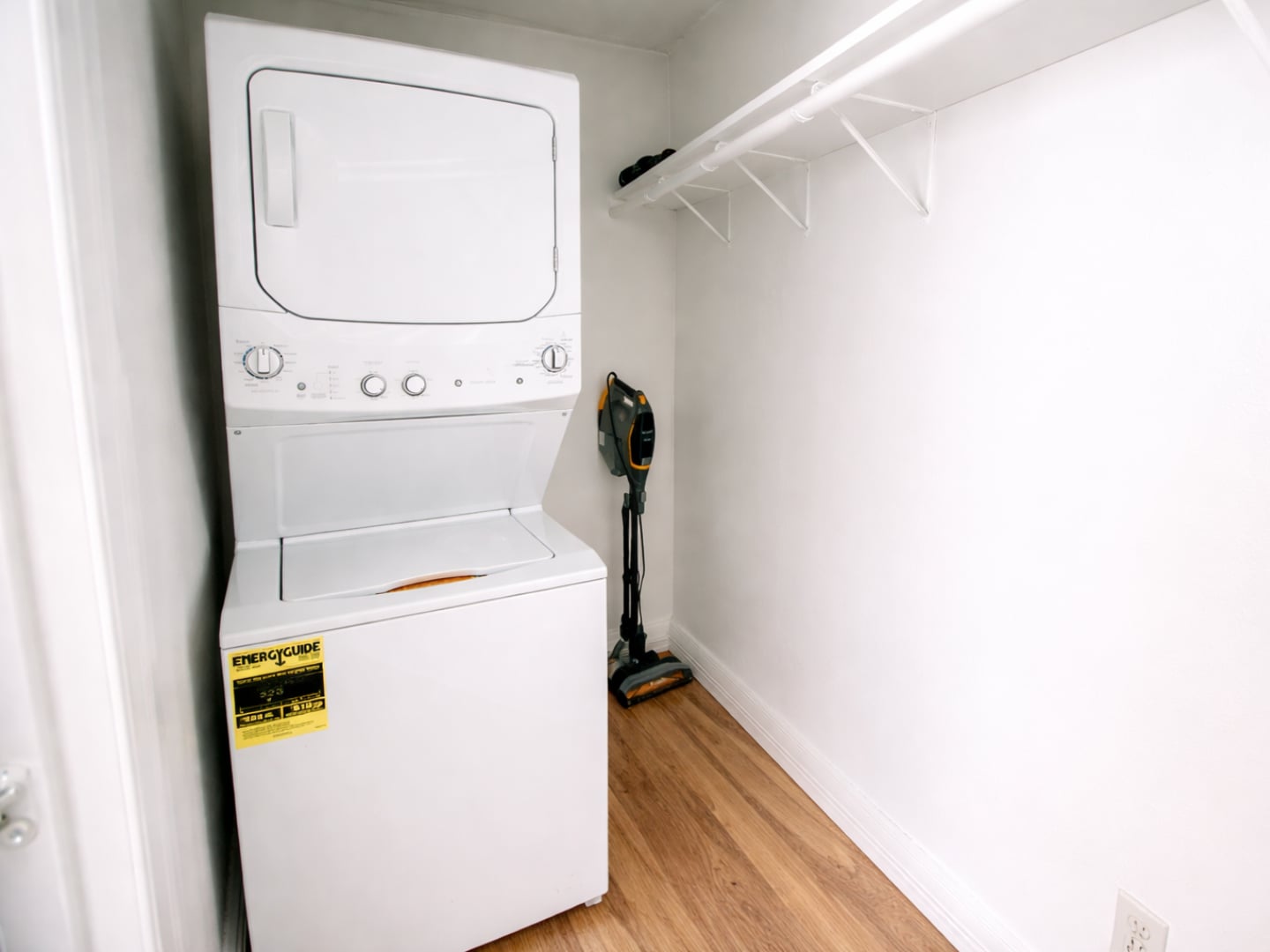 Building Photo - 2404 Chatsworth Blvd