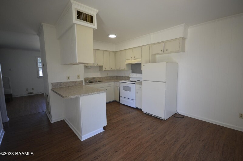 Building Photo - 2610 NE Evangeline Thruway